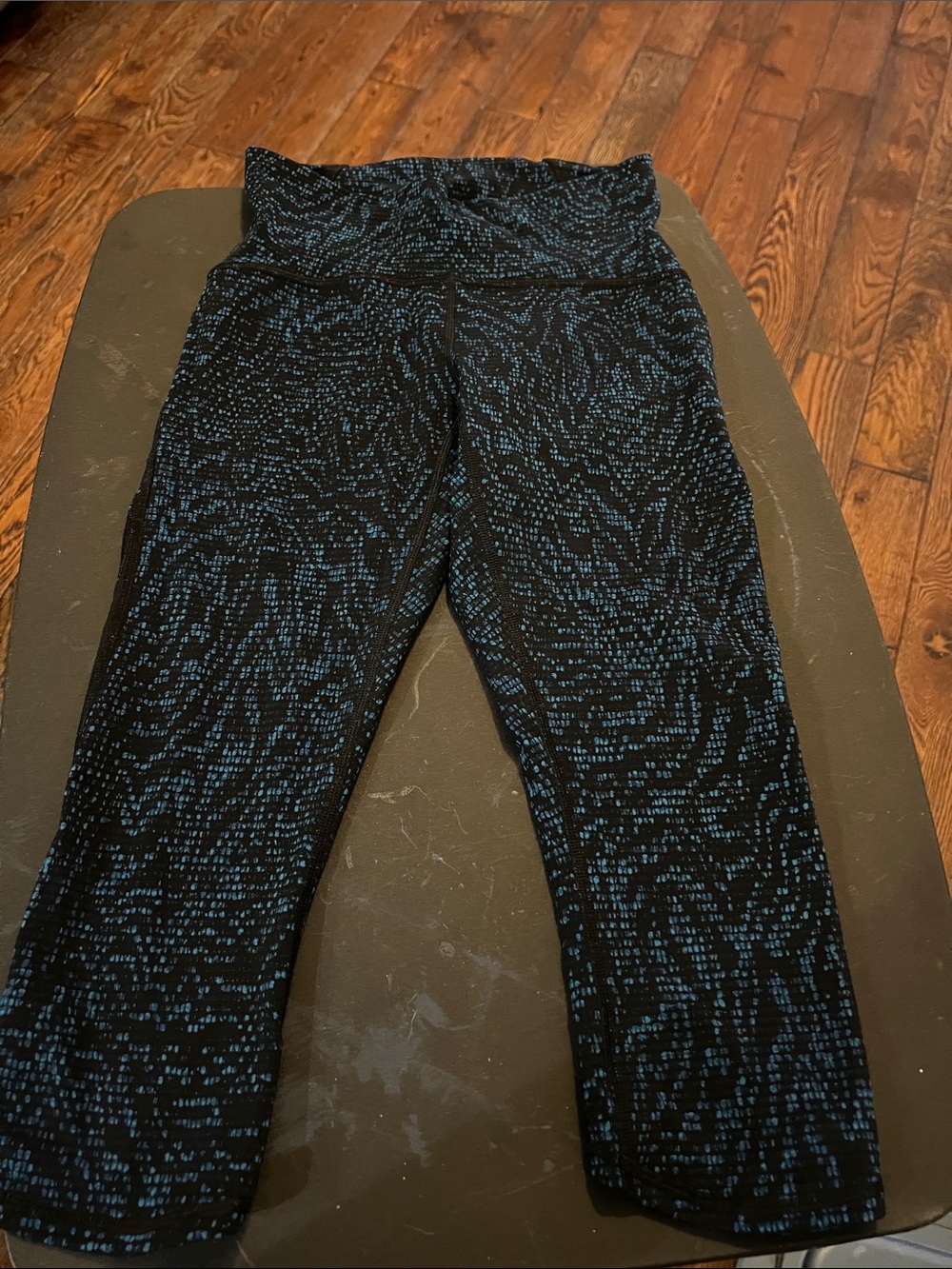 Lululemon Black & Teal Patterned Crop Leggings